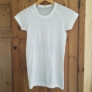 Lululemon short sleeve tee shirt